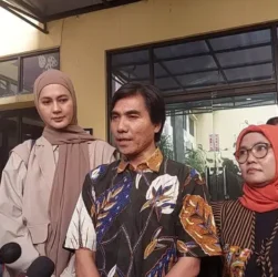 Paula Verhoeven Menangis Saat Laporkan Dugaan Kekerasan ke Komnas Perempuan
