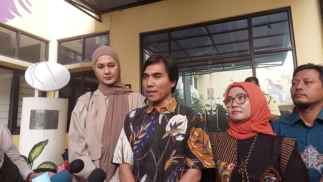 Paula Verhoeven Menangis Saat Laporkan Dugaan Kekerasan ke Komnas Perempuan